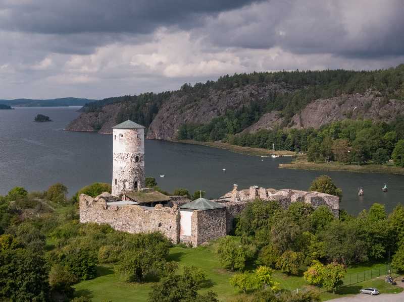 STEGEBORGS SLOTTSRUIN SÖDERKÖPING   2018-09-06  Stegeborgs slottsruin, även Stäkeborg, är belägen på en ö i ett trångt sund vid viken Slätbaken. En vägvärja tar biltrafik över&hellip;